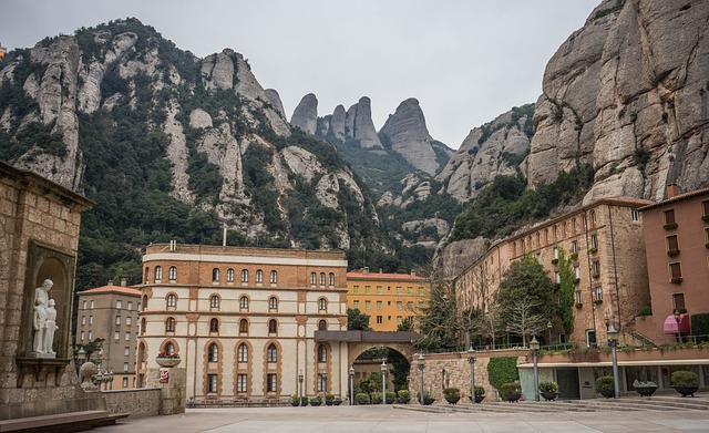 booking guided visits Montserrat